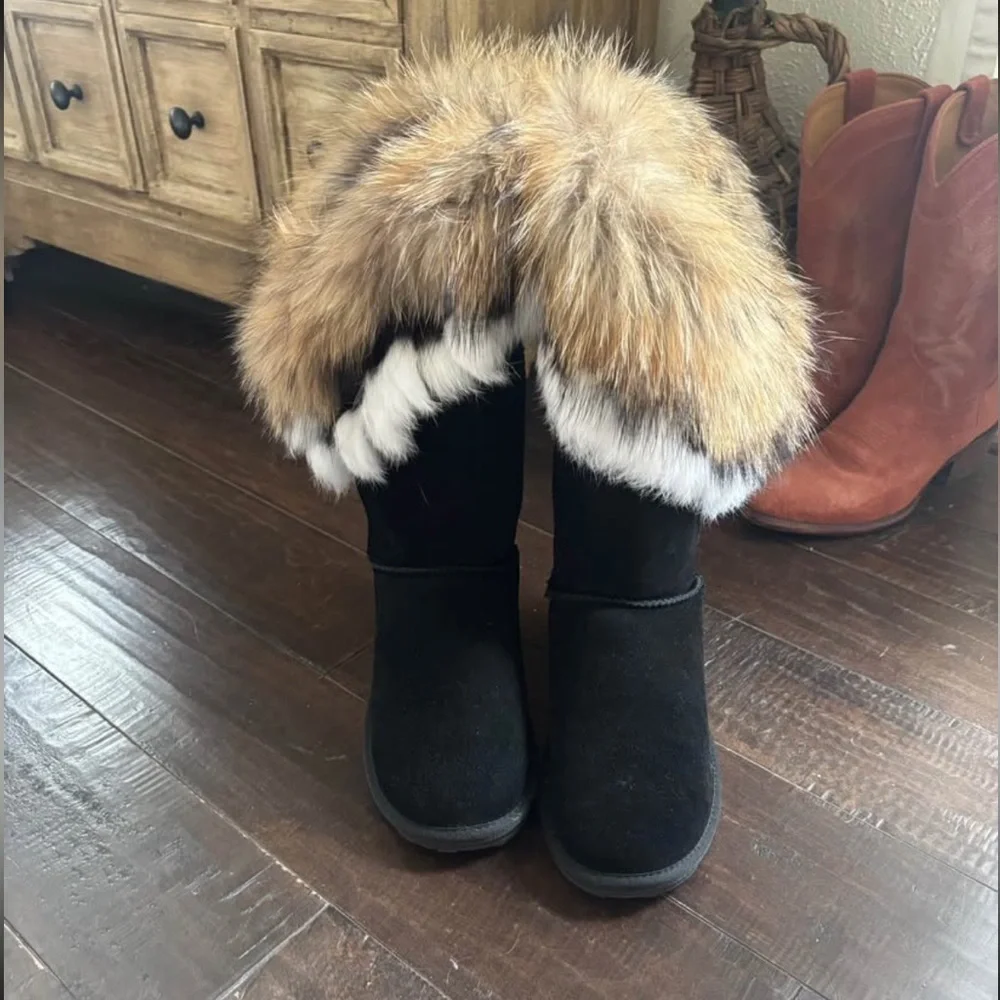 Women’s fur boots size 43